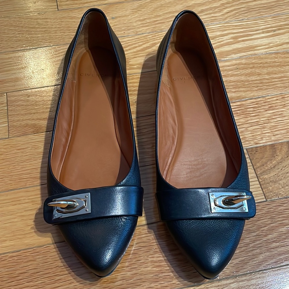 GIVENCHY Women‘S leather flat